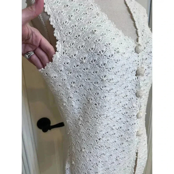Liz sport crochet white button down vest with pearls thought size small - Picture 4 of 9